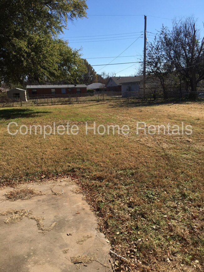 Building Photo - 1712 Lariet Ln