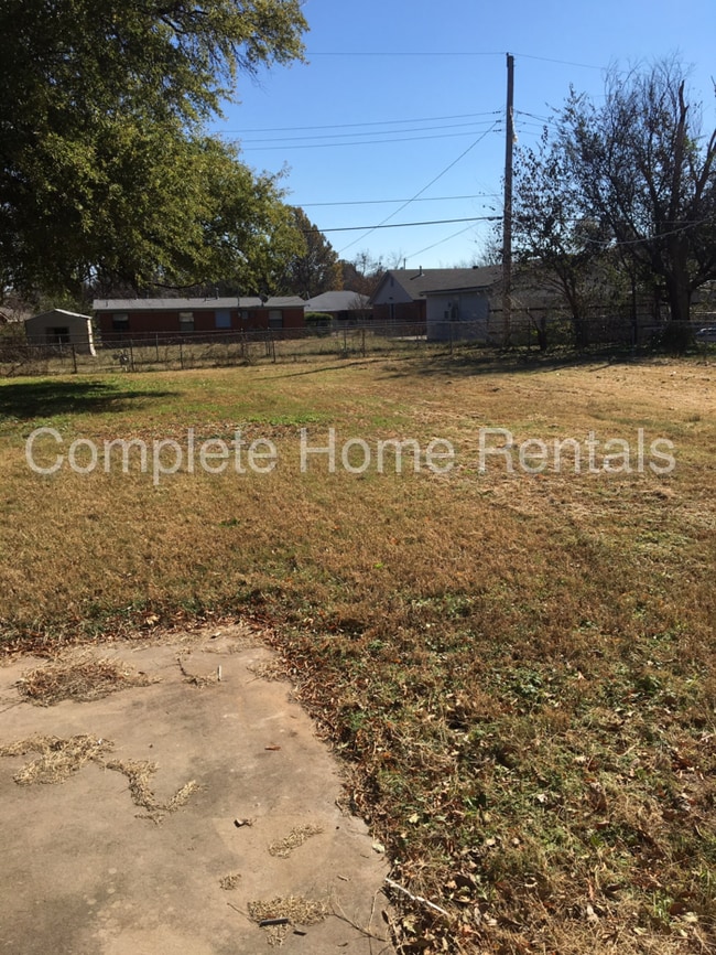 Foto del edificio - 1712 Lariet Ln