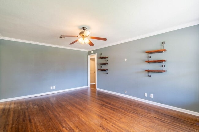 Building Photo - 3 Bed 1 Bath Tulsa