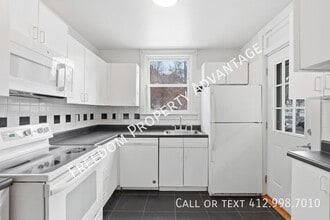 Building Photo - 755 Shady Dr E