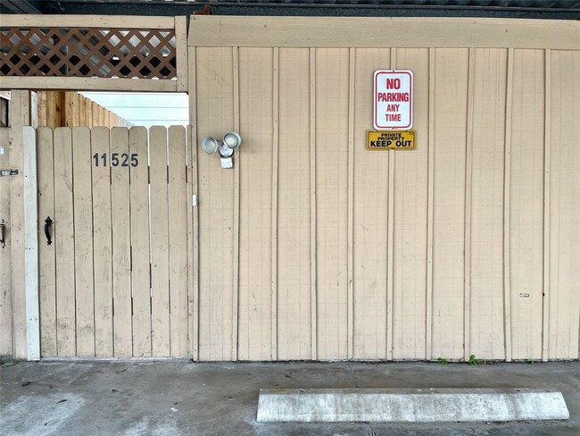 Building Photo - 11525 Beechnut St