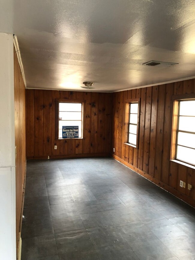 Building Photo - Sunset Acres! 3 bed/ 1 bath.