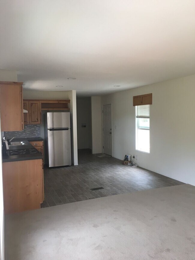 Building Photo - 2 Bedroom Peaceful & Serene Country  Setti...