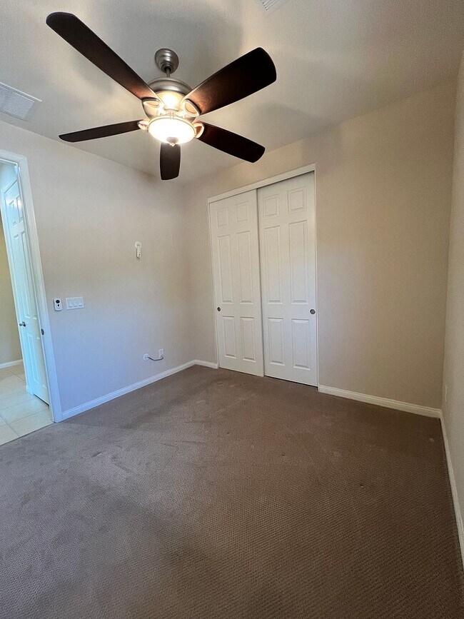 Foto del edificio - 10515 Oak Terrace Ave