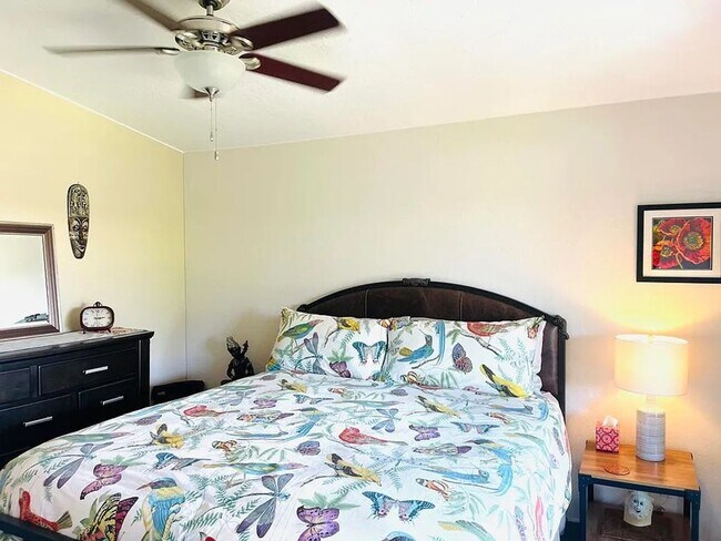 Building Photo - Stylish 2-Bedroom Condo with Stunning View...