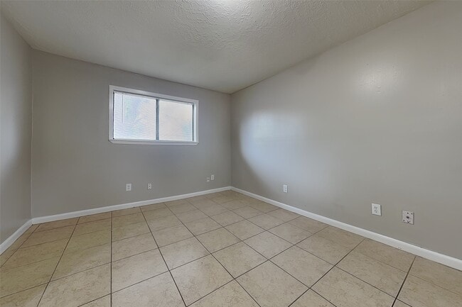 Foto del edificio - 7731 Bunker Wood Ln