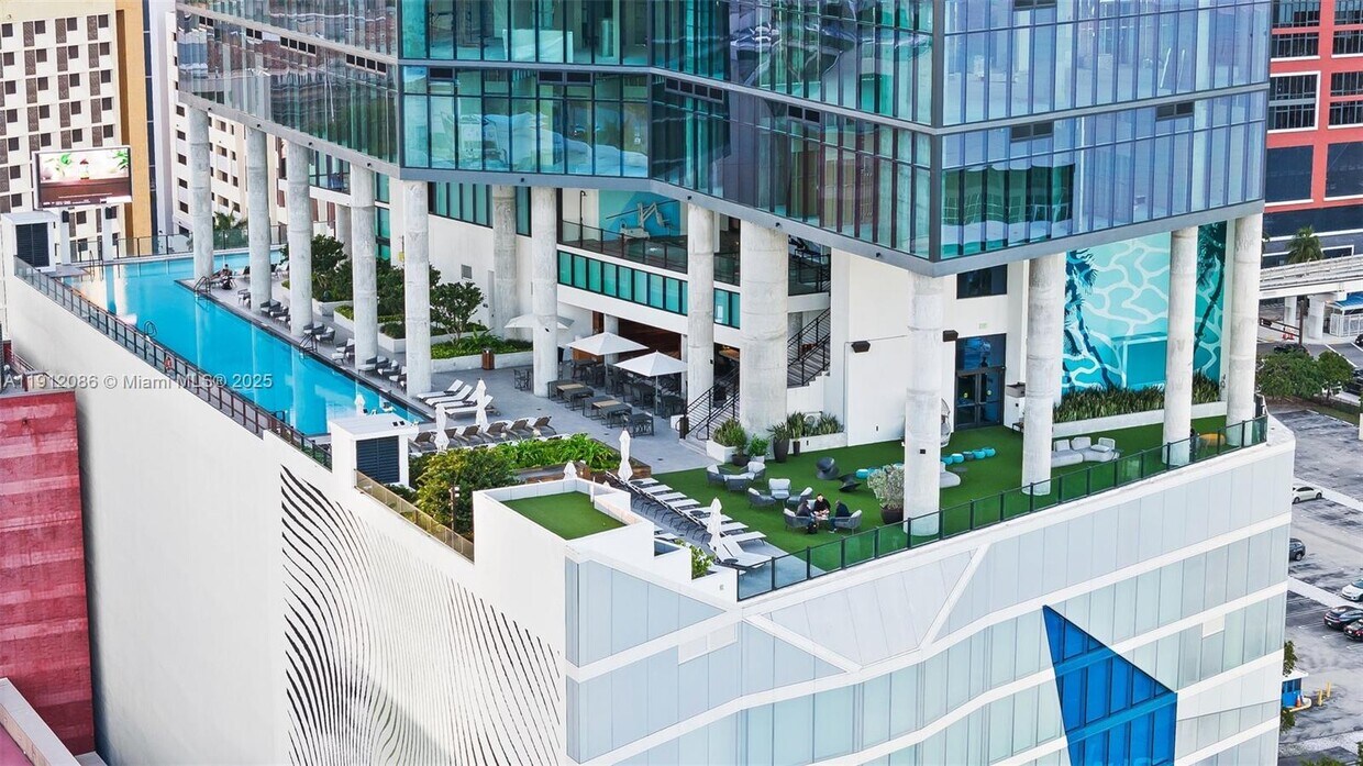 Foto principal - 398 NE 5th St