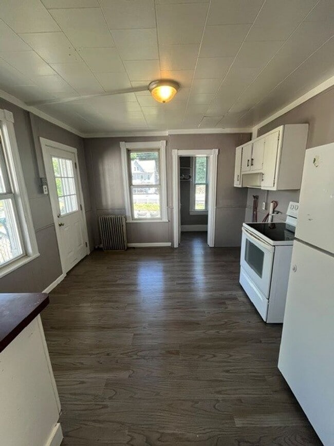 Building Photo - 3 bedroom 1 bathroom