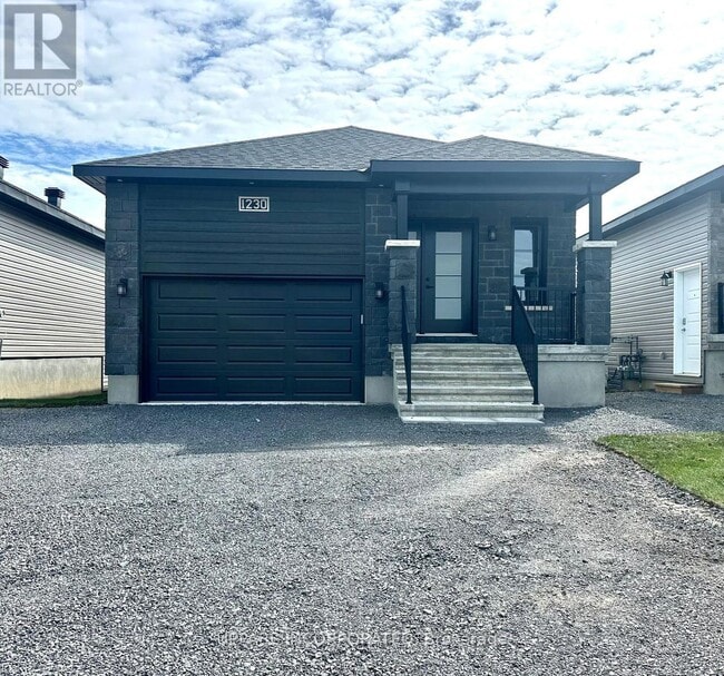 Building Photo - 1230 Montblanc Cres