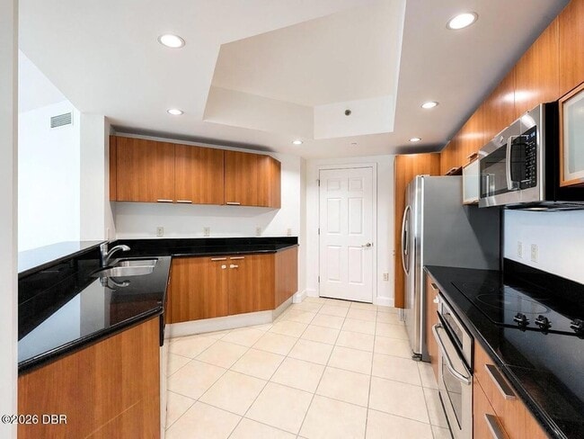 Photo - 241 RIVERSIDE DR Unit 807 Apartment