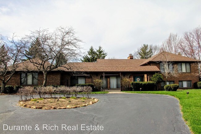 Foto del edificio - 5 br, 3.5 bath House - 21725 Hilandale Court