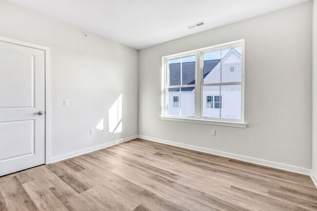 Interior Photo - Kinsley