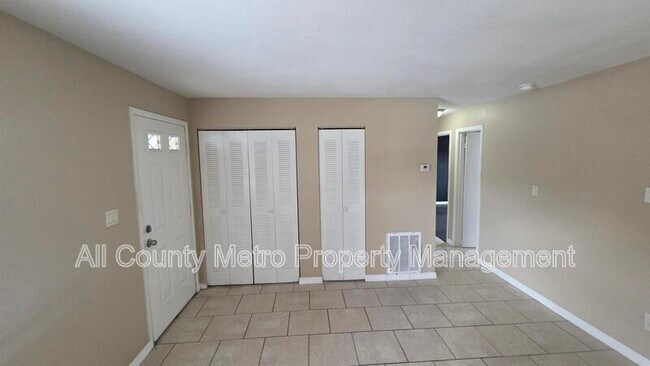 Foto del edificio - 1445 Lake Opal Dr