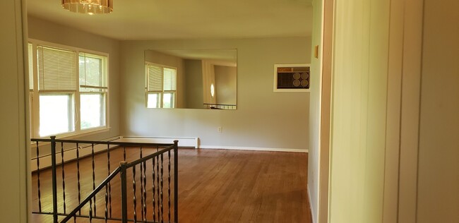 Foto del edificio - 3 Bedroom house for Rent - Middletown, NY