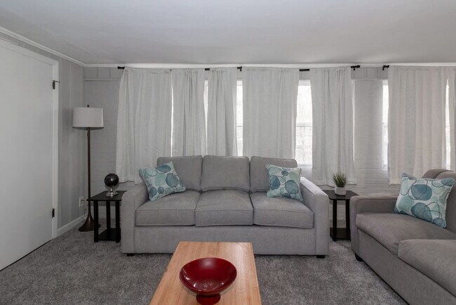 Building Photo - 2800 Gardenia St