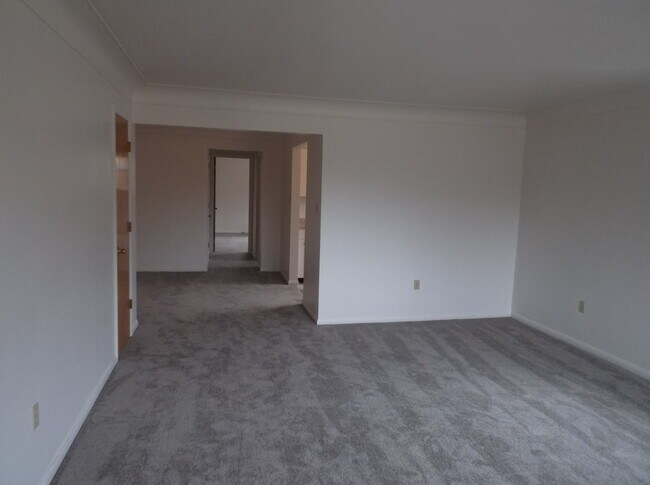 Living room view at entry door - 2505 Vera Ave