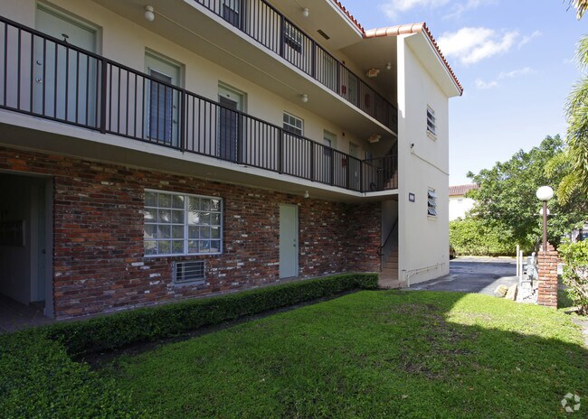 Building Photo - Bella Majorca Condo