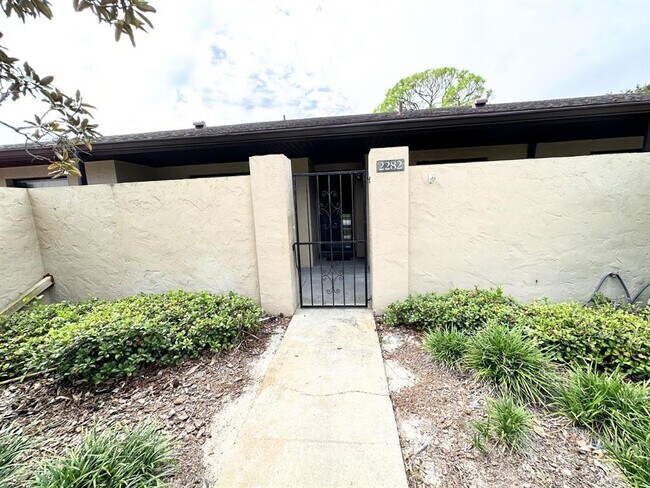 Foto del edificio - 2282 Firestone Pl
