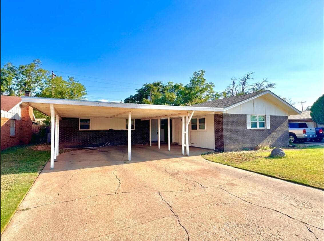 Primary Photo - PRE- LEASING for 4 bed 2 bath near Lubbock...