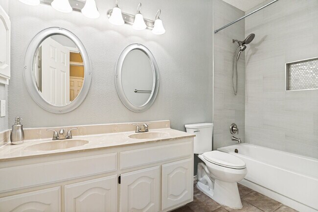 Building Photo - "Spacious 3-Bedroom Gem with 2 Full Baths in Garland – 2276 Sq Ft of Comfort Awaits!"