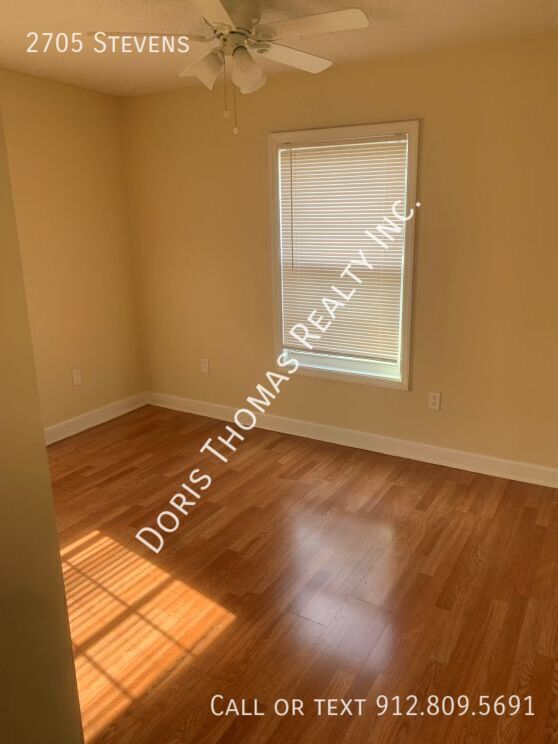 Foto del edificio - 2705 Stevens St