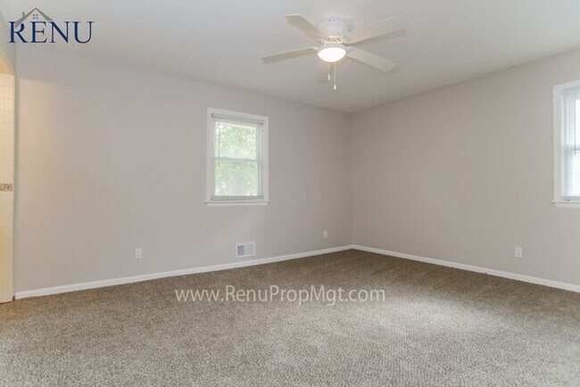 Building Photo - 7628 NW Milrey Dr