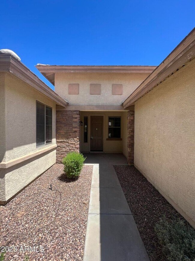 Foto del edificio - Single Level 4 bedroom, 2 bath home available in Skyline Ranch