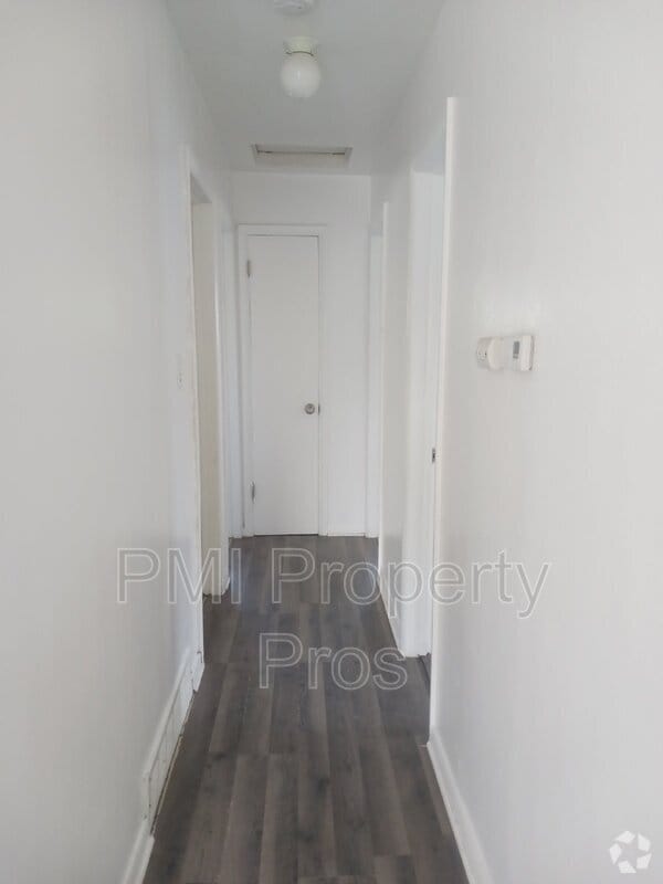 Building Photo - 5658 N 61st St