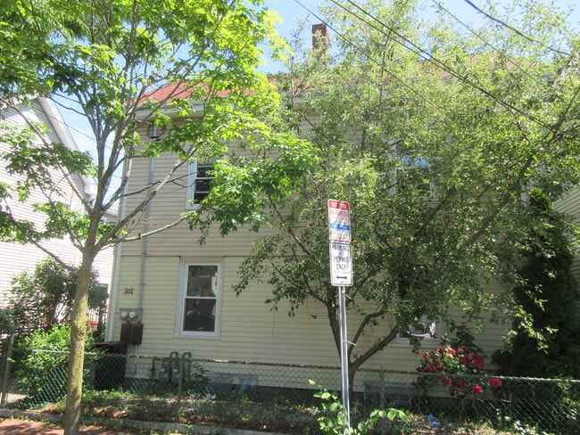 Building Photo - 153 Hamilton St