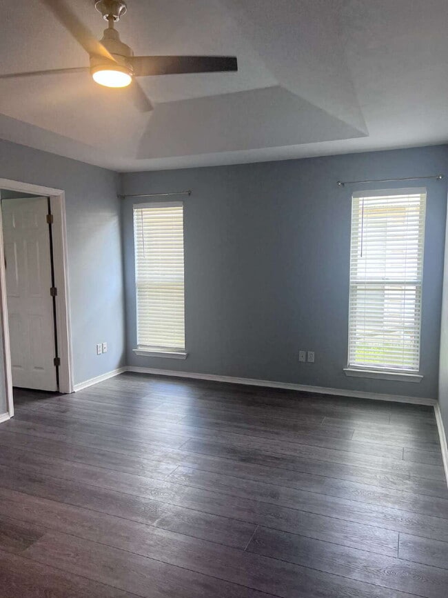 Building Photo - 989 Claeven Cir