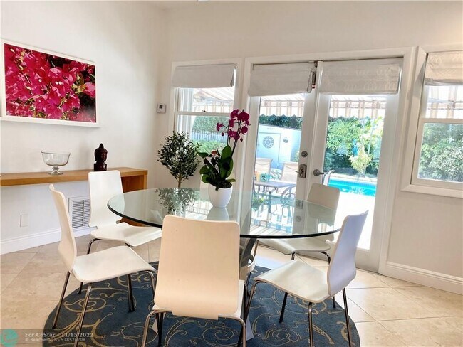 Foto del edificio - 2608 Hibiscus Pl