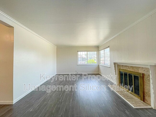 Building Photo - 3100 Santa Maria Ave
