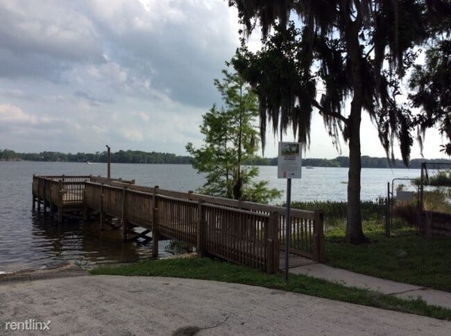 Building Photo - 3 br, 2.5 bath Townhome - 105 Lago Vista Blvd