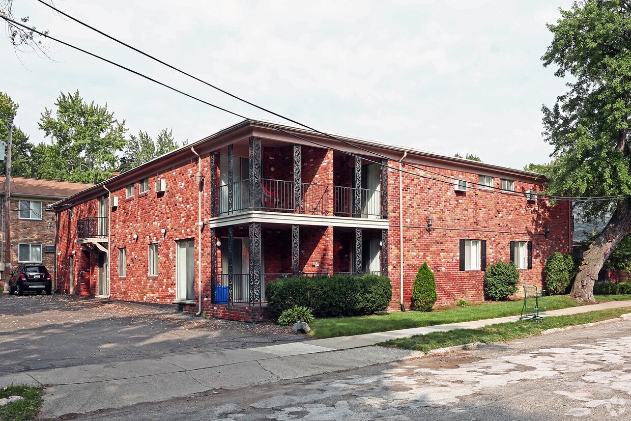 Carriage House Apartments Royal Oak, MI