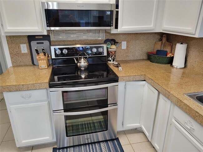 Building Photo - 932 Pelican Bay Dr