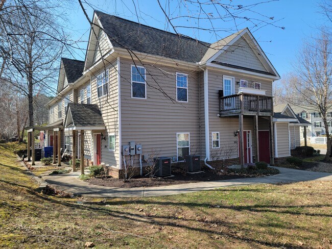Building Photo - 105 Lakeview Cove
