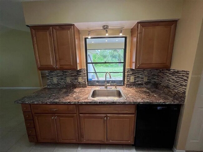 Foto del edificio - 7044 Denmark St