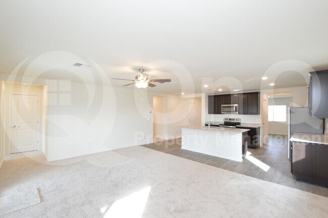 Foto del edificio - 2477 N Mcdonald Ln