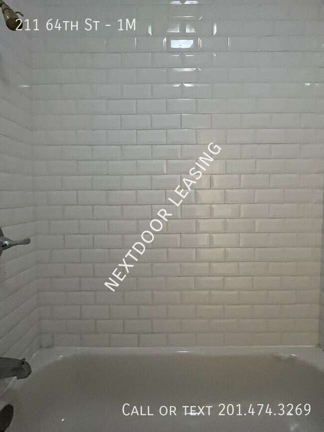 Foto del edificio - 211 64th St