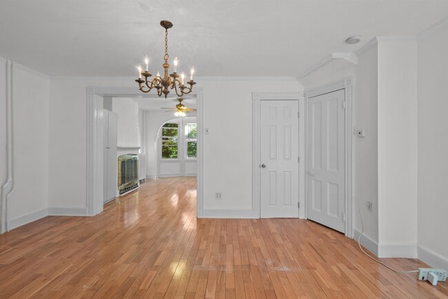 Building Photo - 637 36th St