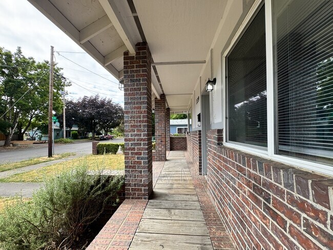 Foto del edificio - 339 NE 4th Ave