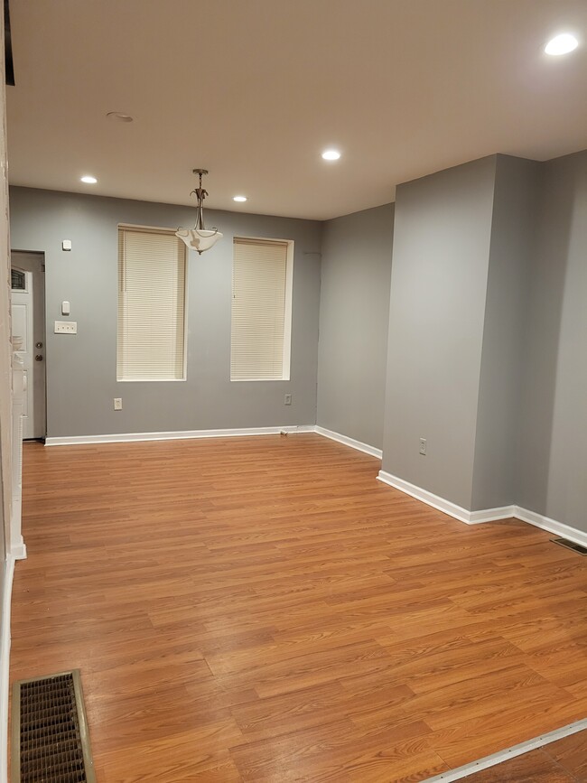 Living room - 2325 N Lambert St