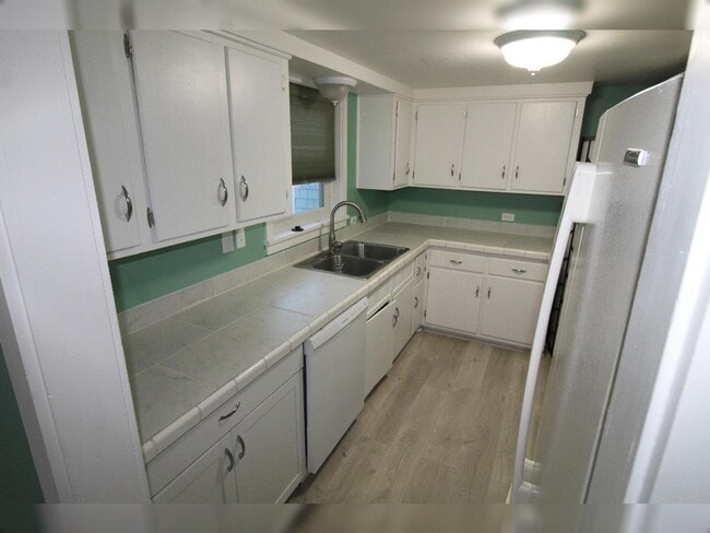 Foto del edificio - 2185 44th St Apt C