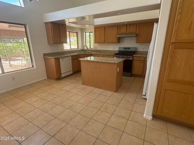 Building Photo - 6416 N 78th Ln
