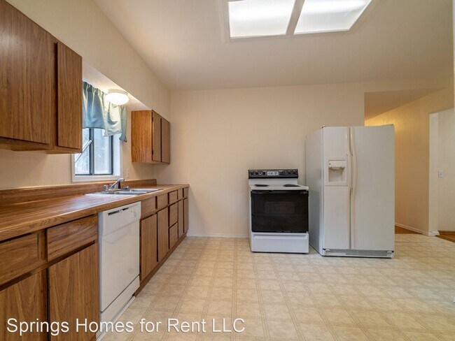 Building Photo - 3 br, 2 bath House - 2719 W Pikes Peak Ave