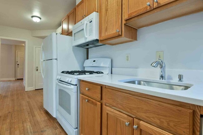 Building Photo - 725 Kearny St NE