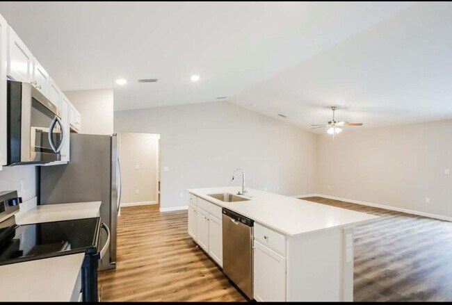 Foto del edificio - 1702 SW Airoso Blvd