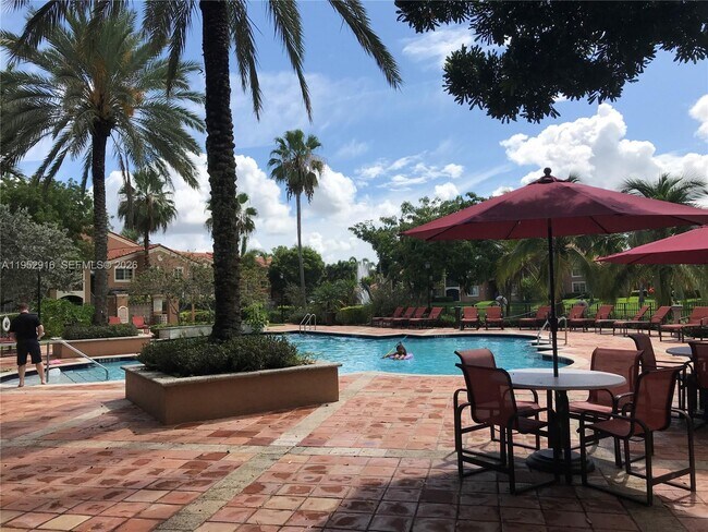 Foto del edificio - 4840 N State Rd 7