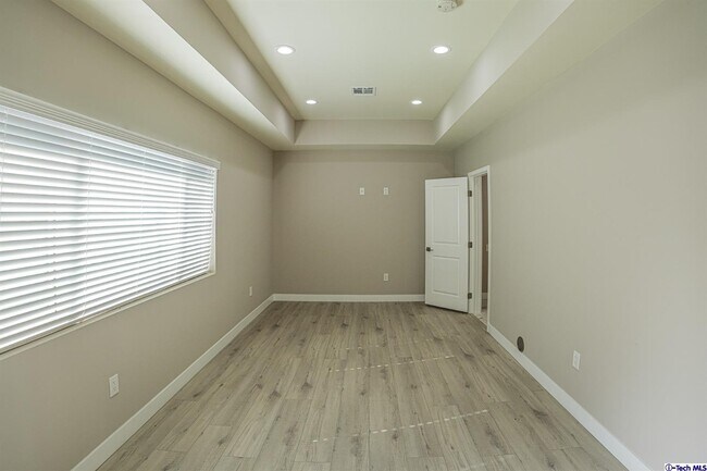 Foto del edificio - 6315 Beeman Ave