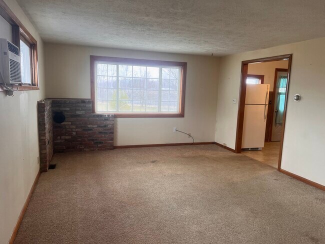 Building Photo - 411 W Main St